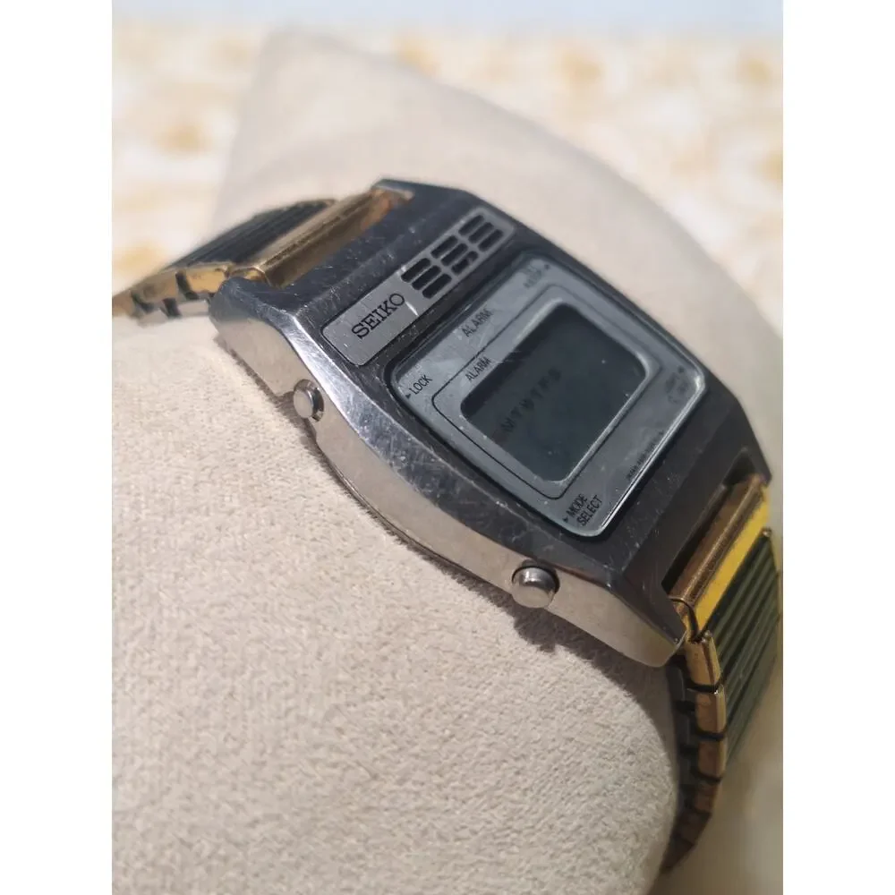 Vintage Seiko A638-5009 LCD Digital Alarm Watch Japan 1980s Quartz 33mm